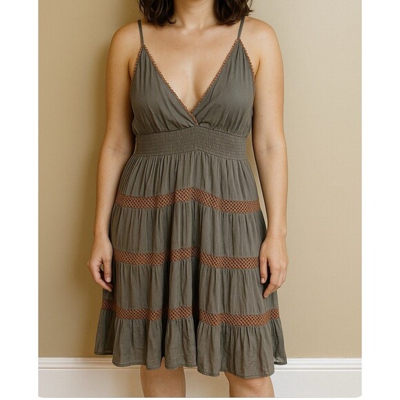 LIGHT GRAY WITH BRIWN CROCHET INSETS SIZE. XL TIERED V NECK CAMI MIDI DRESS - Picture 1 of 9
